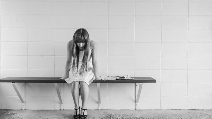 worried-girl-413690_1280