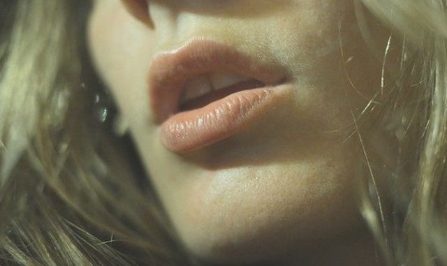 Lips Up 1