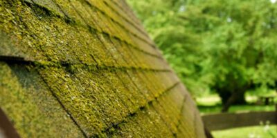 Jak radzić sobie z problemami wynikającymi ze zużycia starych dachów w zależności od ich typu
