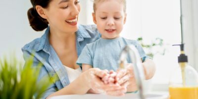 Metody i środki do higieny uszu małego dziecka