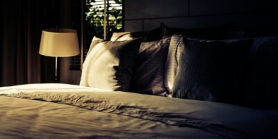 Korzyści zdrowotne wynikające ze spania nago