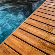 Hybryda basenu i oczka wodnego w ogrodzie - Twój prywatny staw kąpielowy