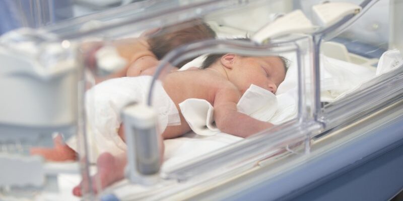 Jak radzić sobie z przedwczesnym narodzinami dziecka
